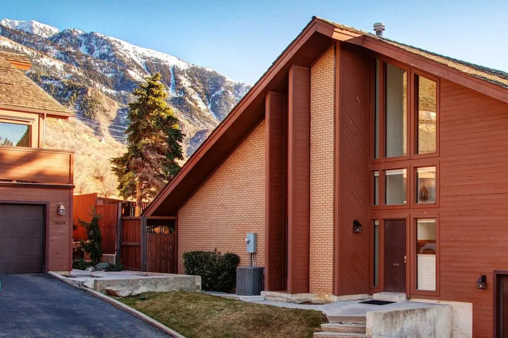 4BR 3BA Phenomenal Ski Retreat Perfectly Located by RedAwning