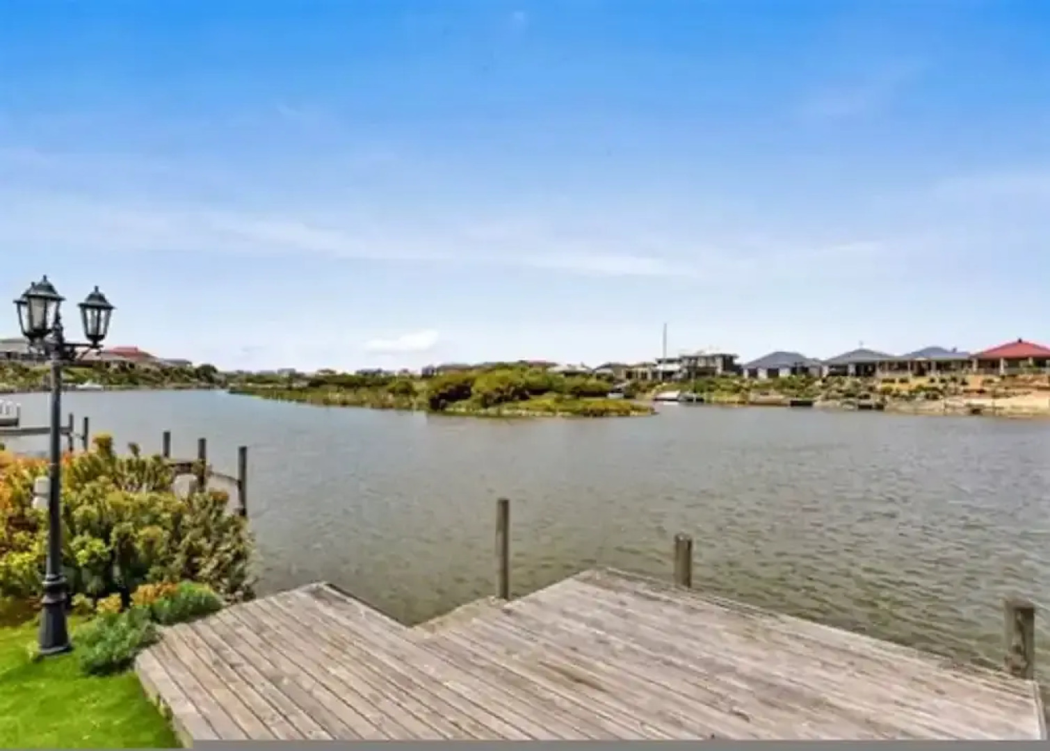 Waterfront Retreat - Private Jetty - Wifi