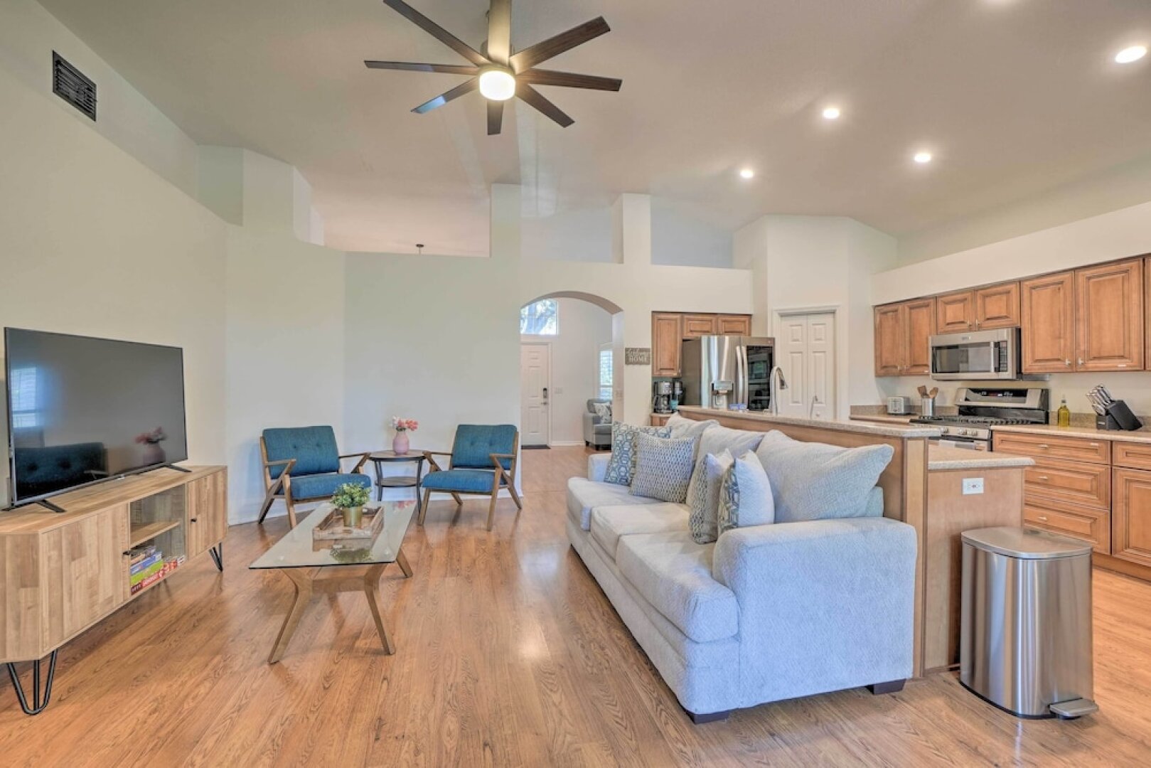 Sunny Brandon Getaway w/ Fire Pit!