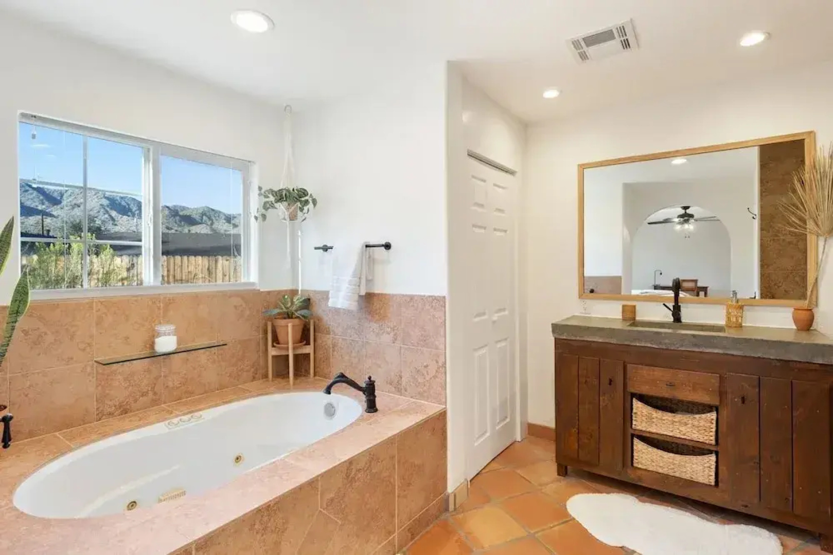 Casa Amarilla- Hot Tub,firepit,bbq &fantastic Yard For Families 4 Bedroom Home by RedAwning