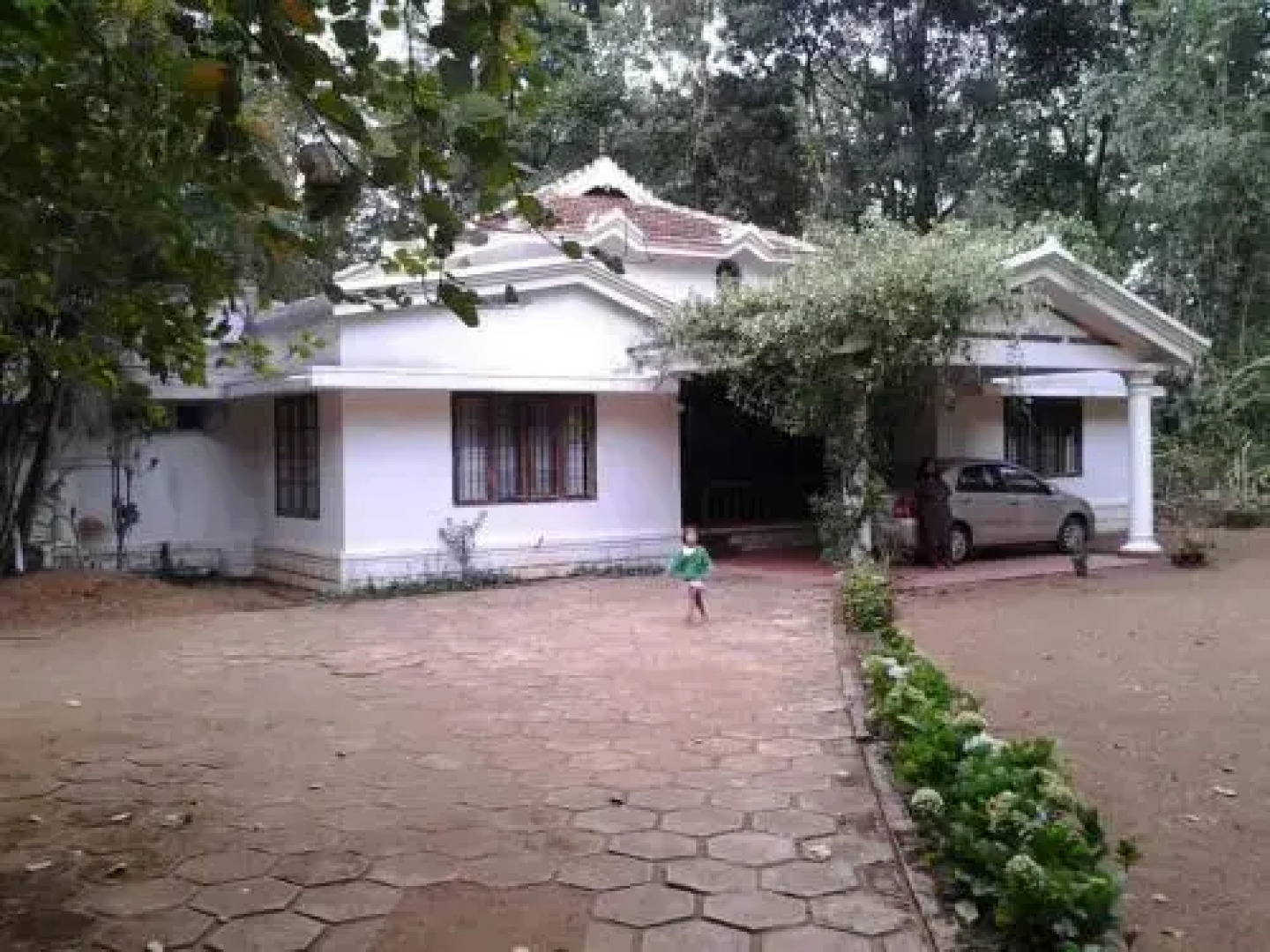 Nelliyampathy Whistling Thrush Bungalow