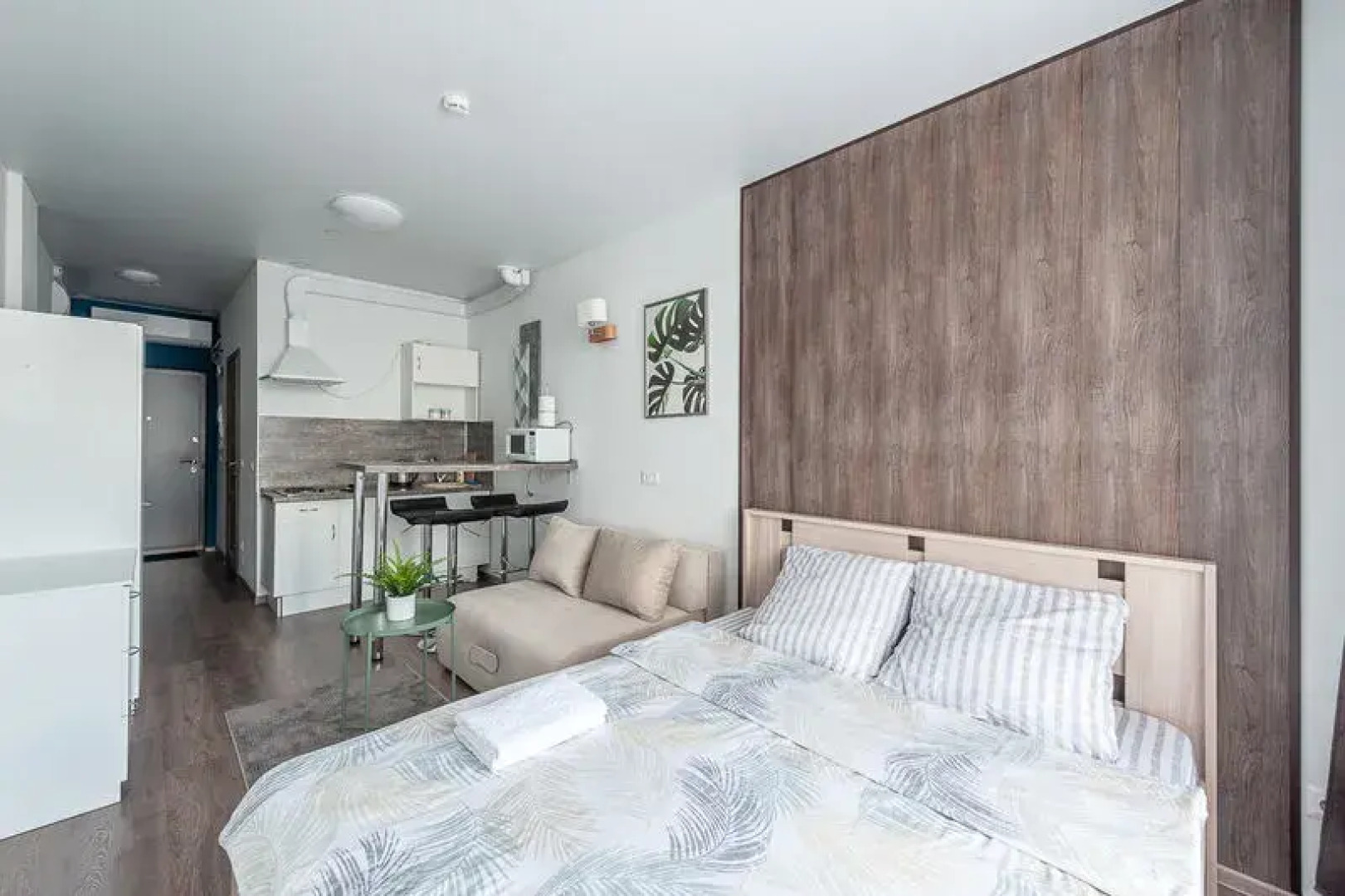 Apart House on Malysheva str., 42 a