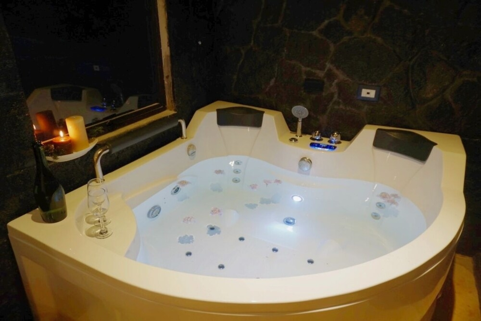 Room With Jacuzzi, Vacation Spa House With Turkish Bath