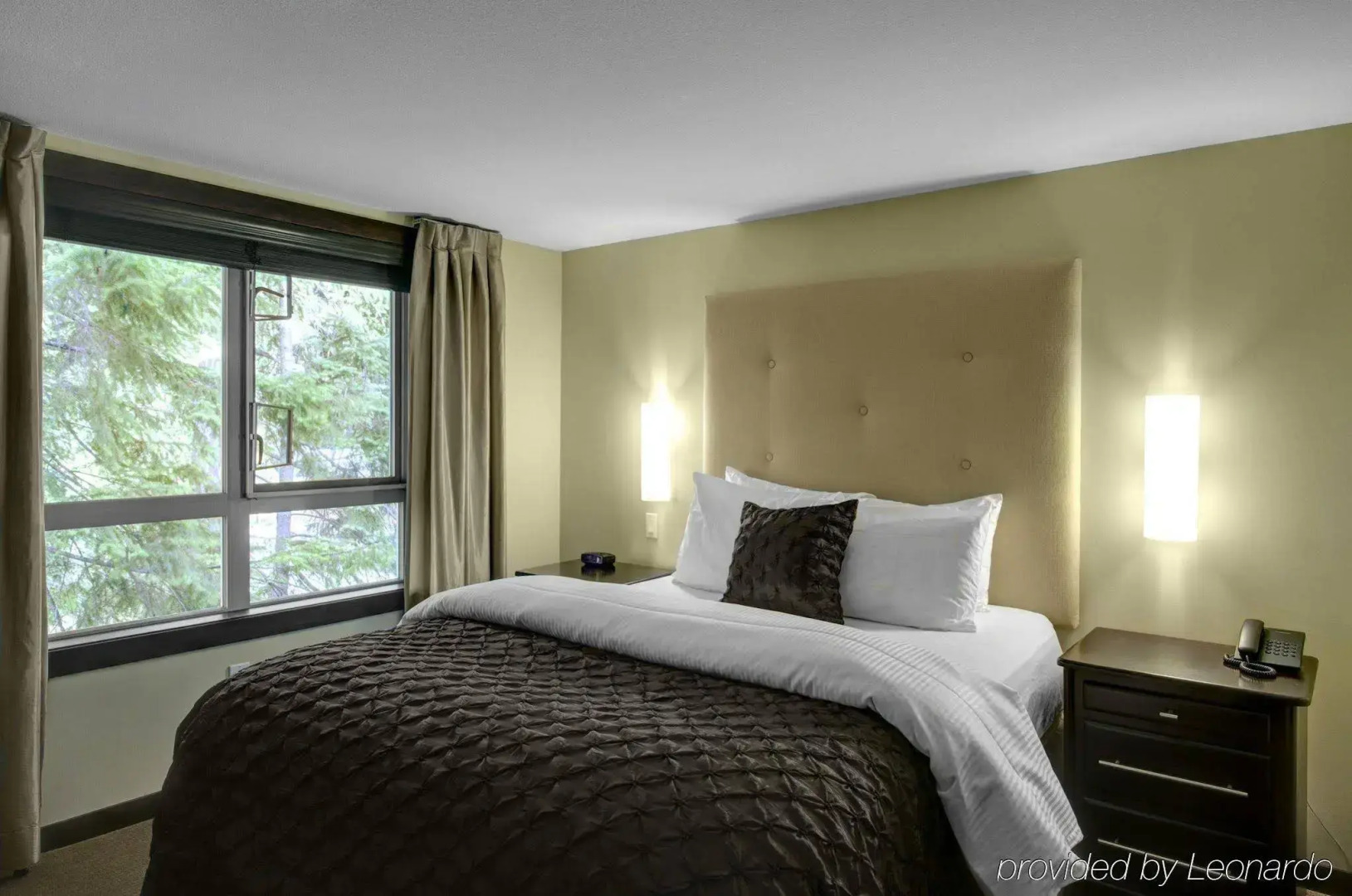 Sunrise Ridge Waterfront Resort