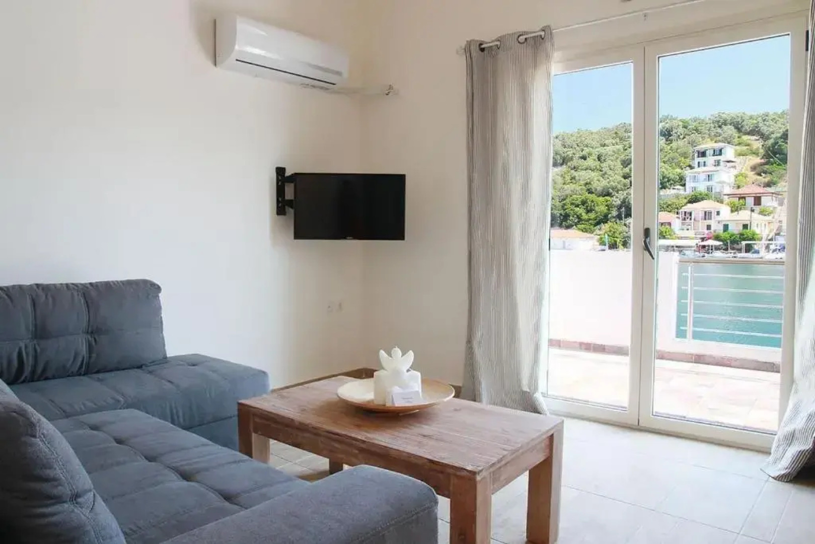 Xaradiotis House - A modern home away from home