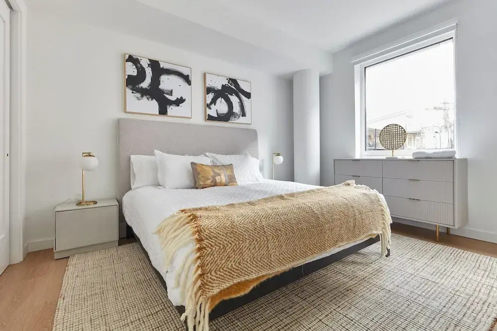 Airy 3 BR Flat w Shared Deck - gym - Mins to NYC