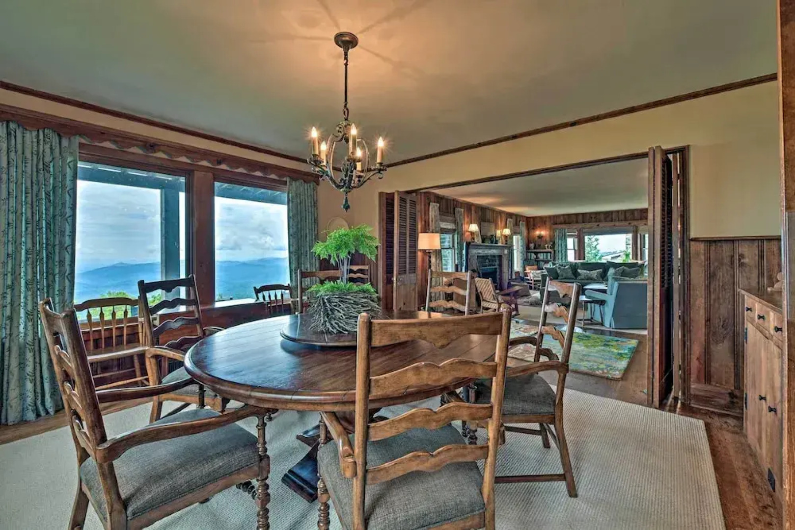 Amazing Historic Home w/ Stunning Mountain Views!