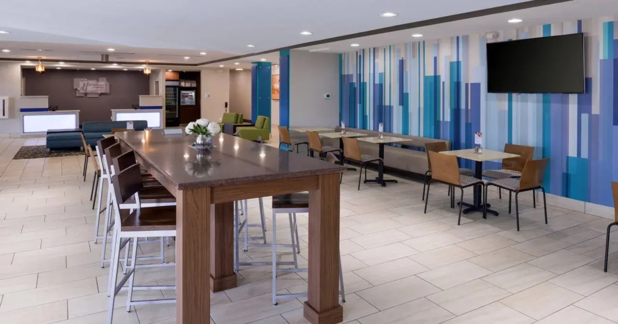 Holiday Inn Express & Suites Lexington Midtown - I-75 by IHG