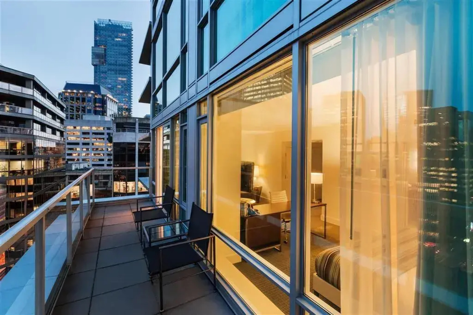 Coast Coal Harbour Vancouver Hotel by APA