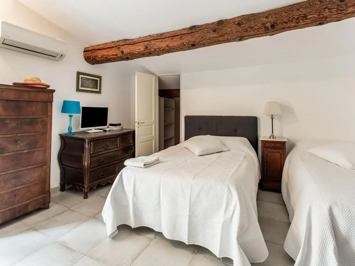 Tranquil holiday home in Cébazan with private pool