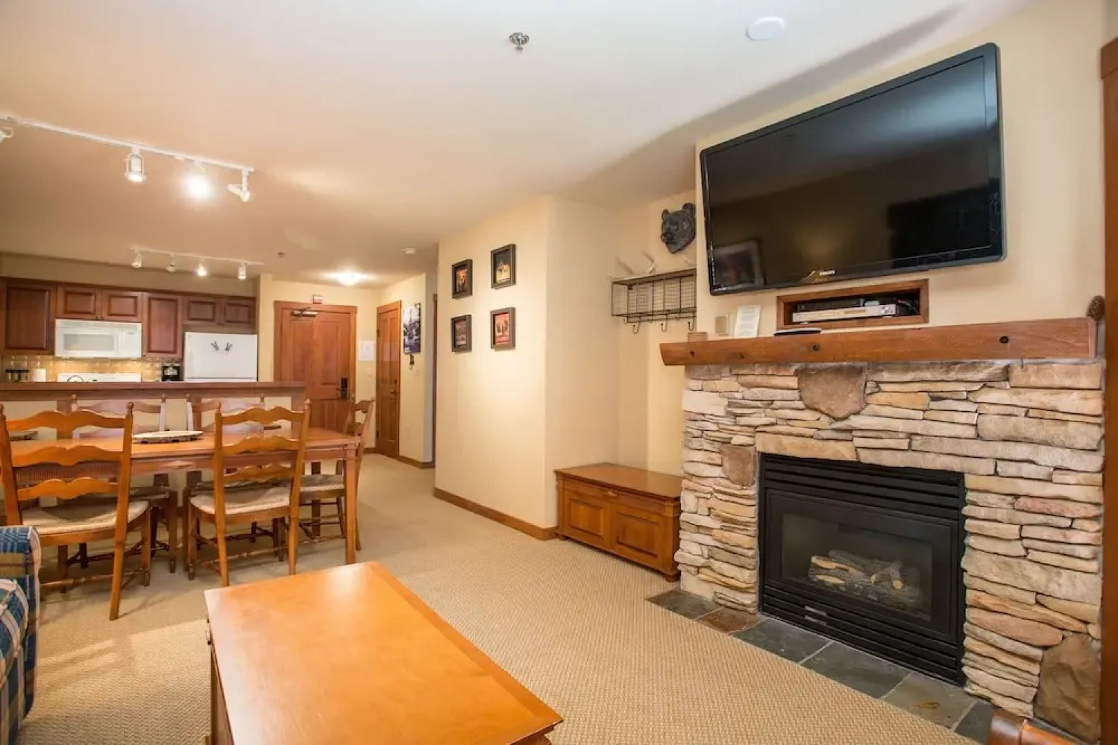 3216 - One Bedroom + Den Standard Powderhorn Lodge 1 Condo by RedAwning