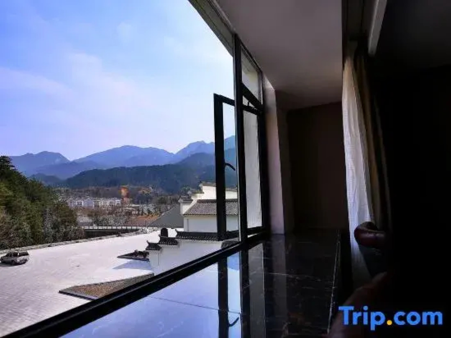 Tiantang Guzhai Holiday Hotel