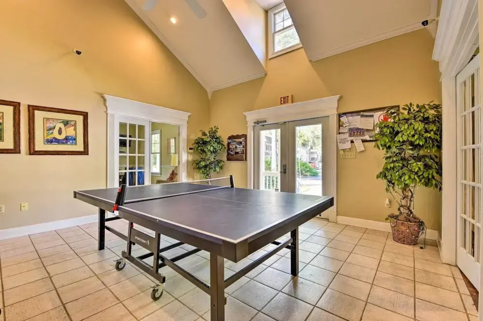 Resort-style Condo in St Simons ~ 1 Mi to Pier!