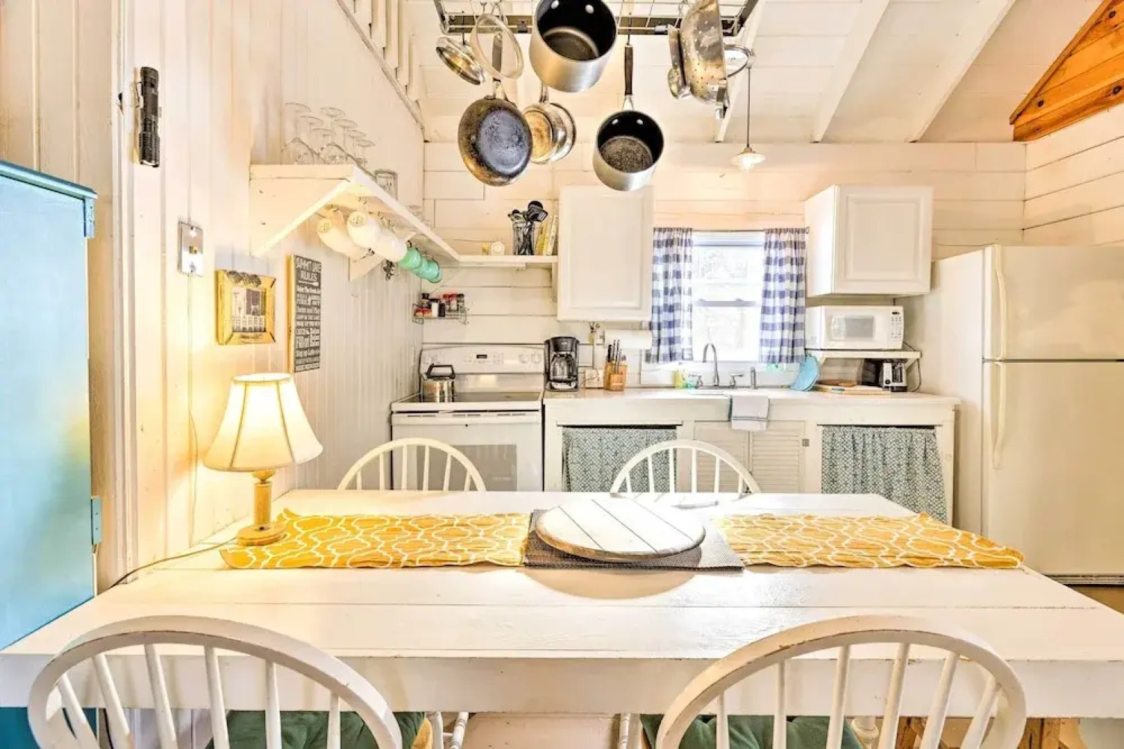 Private Lake Access & Canoes: Pennsylvania Cottage