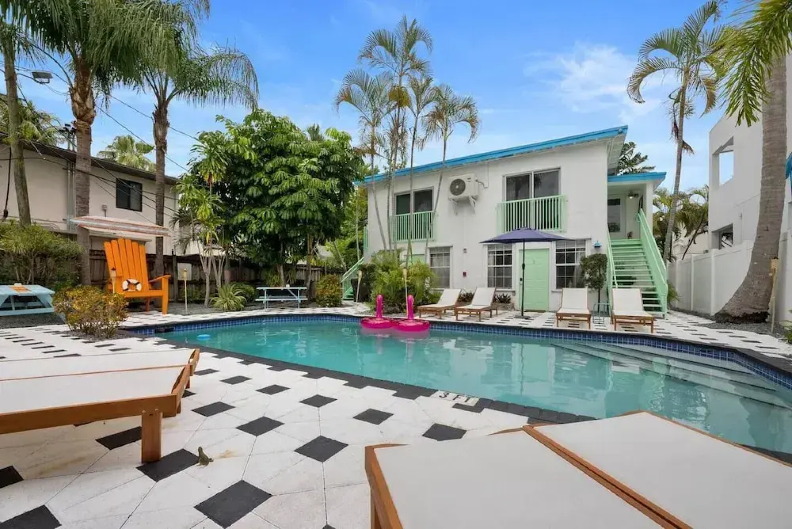Las Olas Guest House