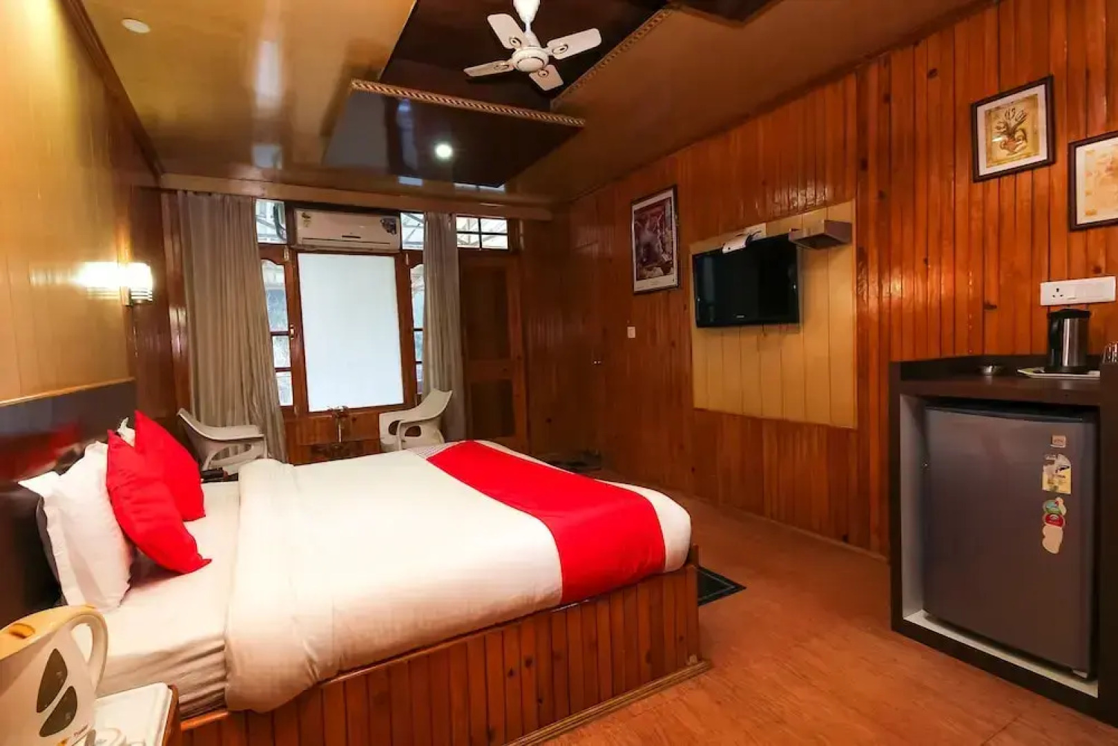 OYO 8367 Hotel The Woodz