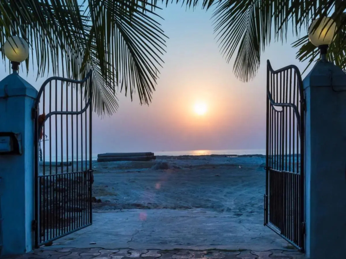 SaffronStays Salt Rim on the Beach