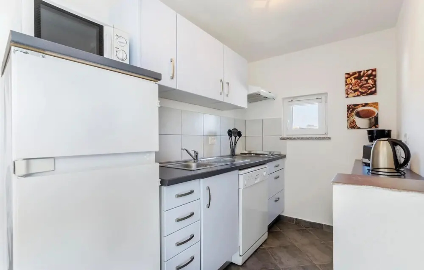 Nice Home in Trget With Wifi, 4 Bedrooms and Outdoor Swimming Pool