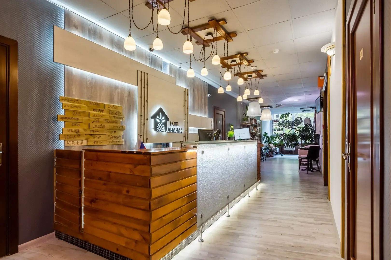 Отель «Ананас»