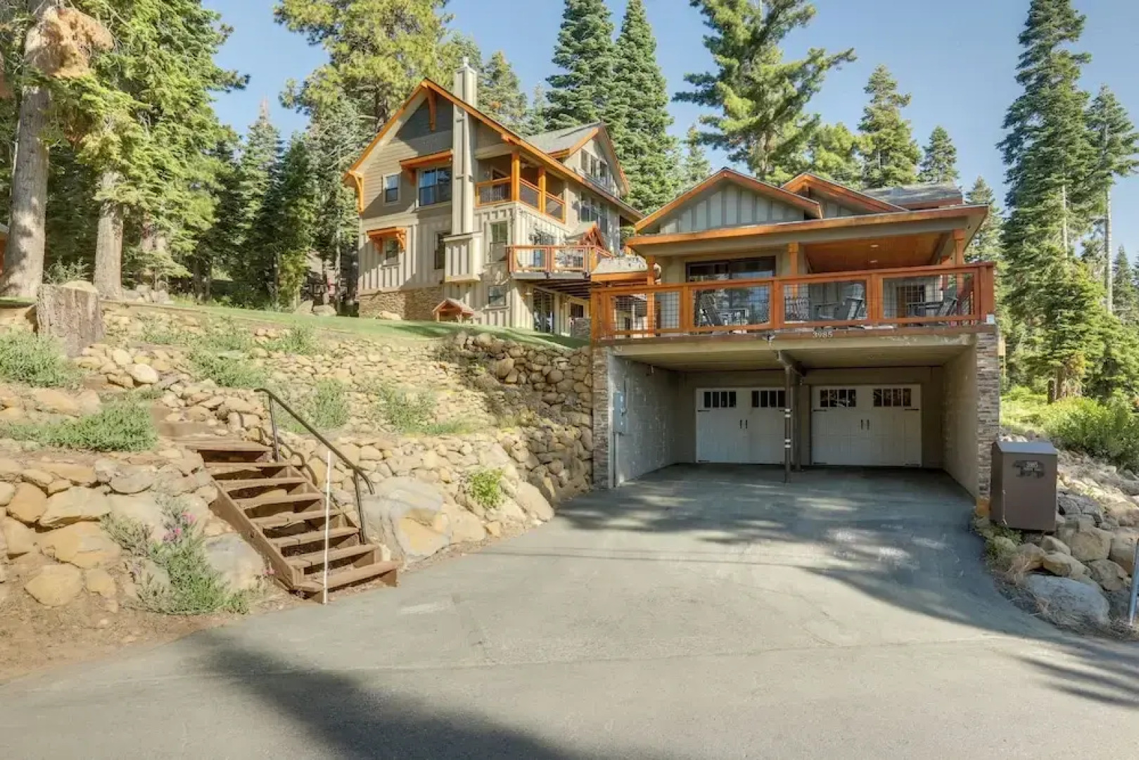 Lake Tahoe Views & Hot Tub: Stunning Luxury Home!