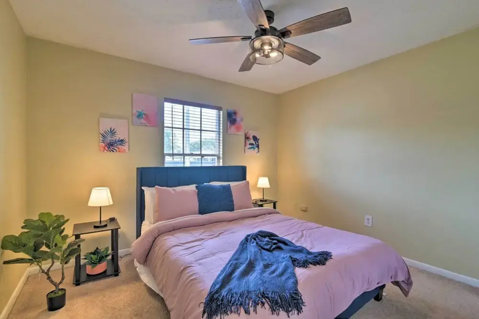 Grand Valrico Home w/ Deck, Fire Pit & Yard!