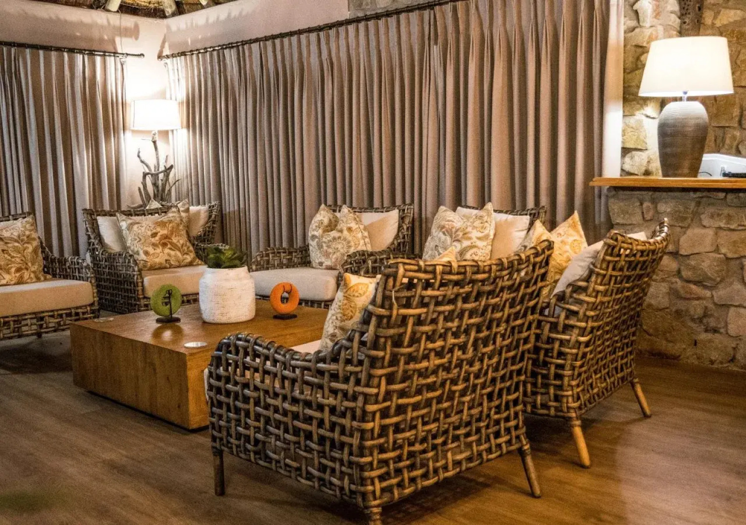 Woodbury Lodge - Amakhala Game Reserve