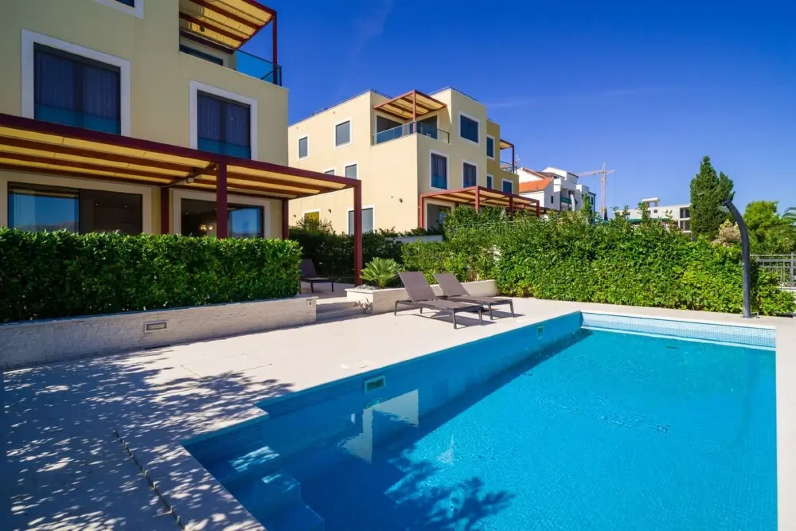 Acadia Beach Villas & Apartments, Slatine