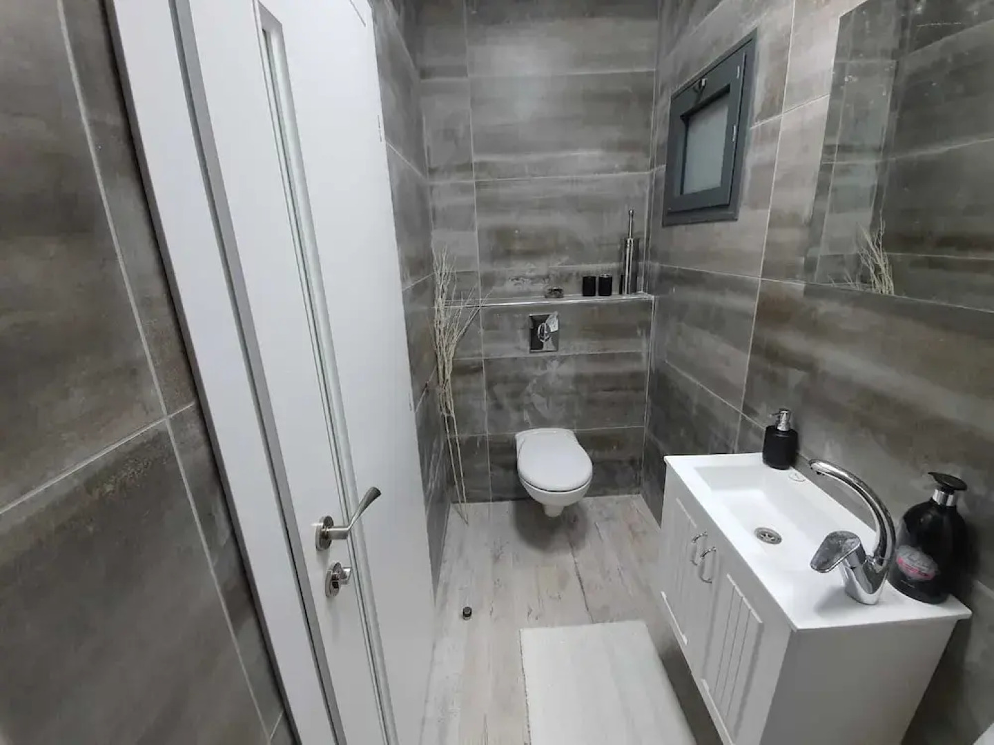 Ridgeback Shir House