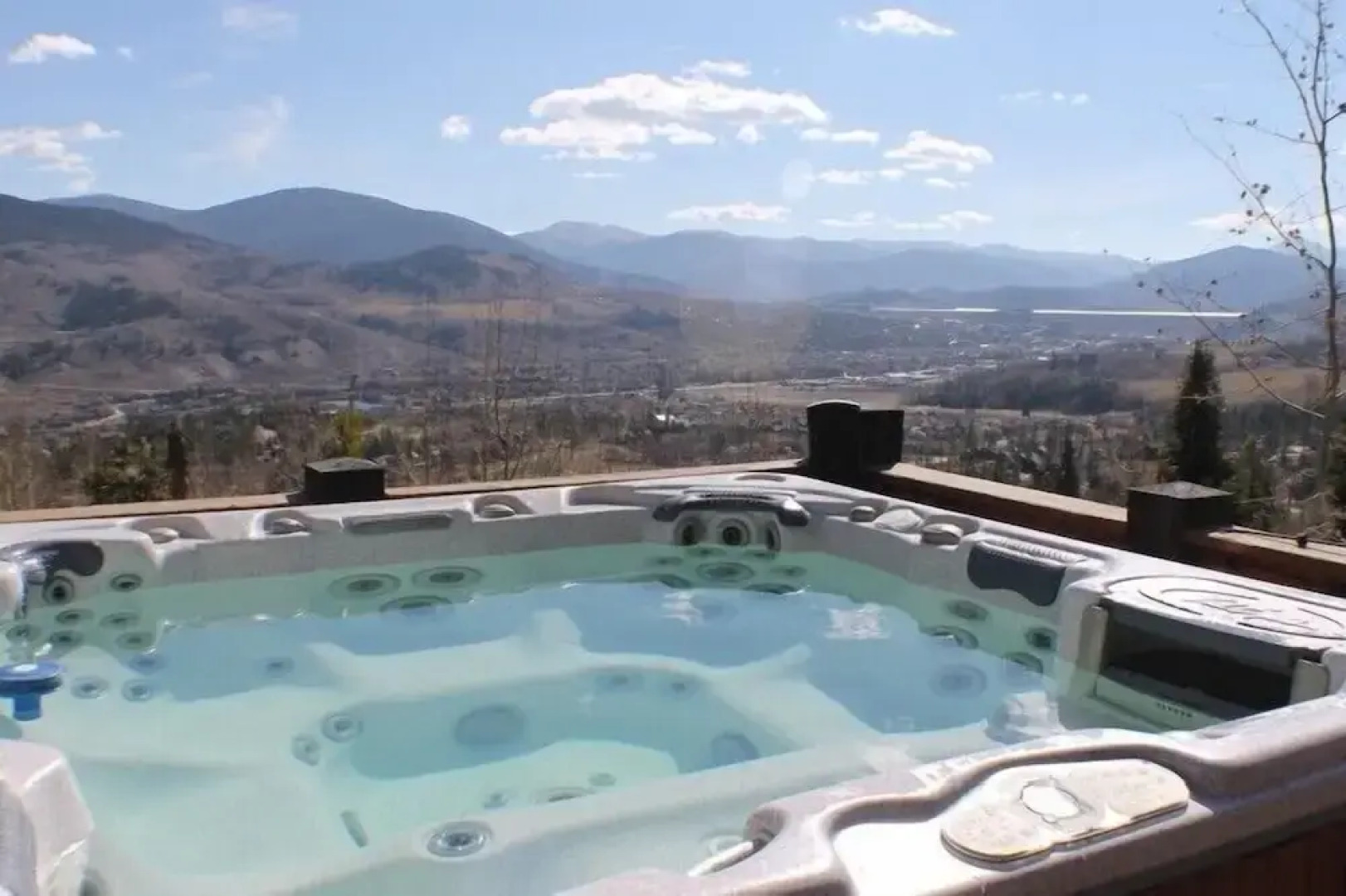 Three Peaks Mountain Lodge 5 Bedroom Home by RedAwning