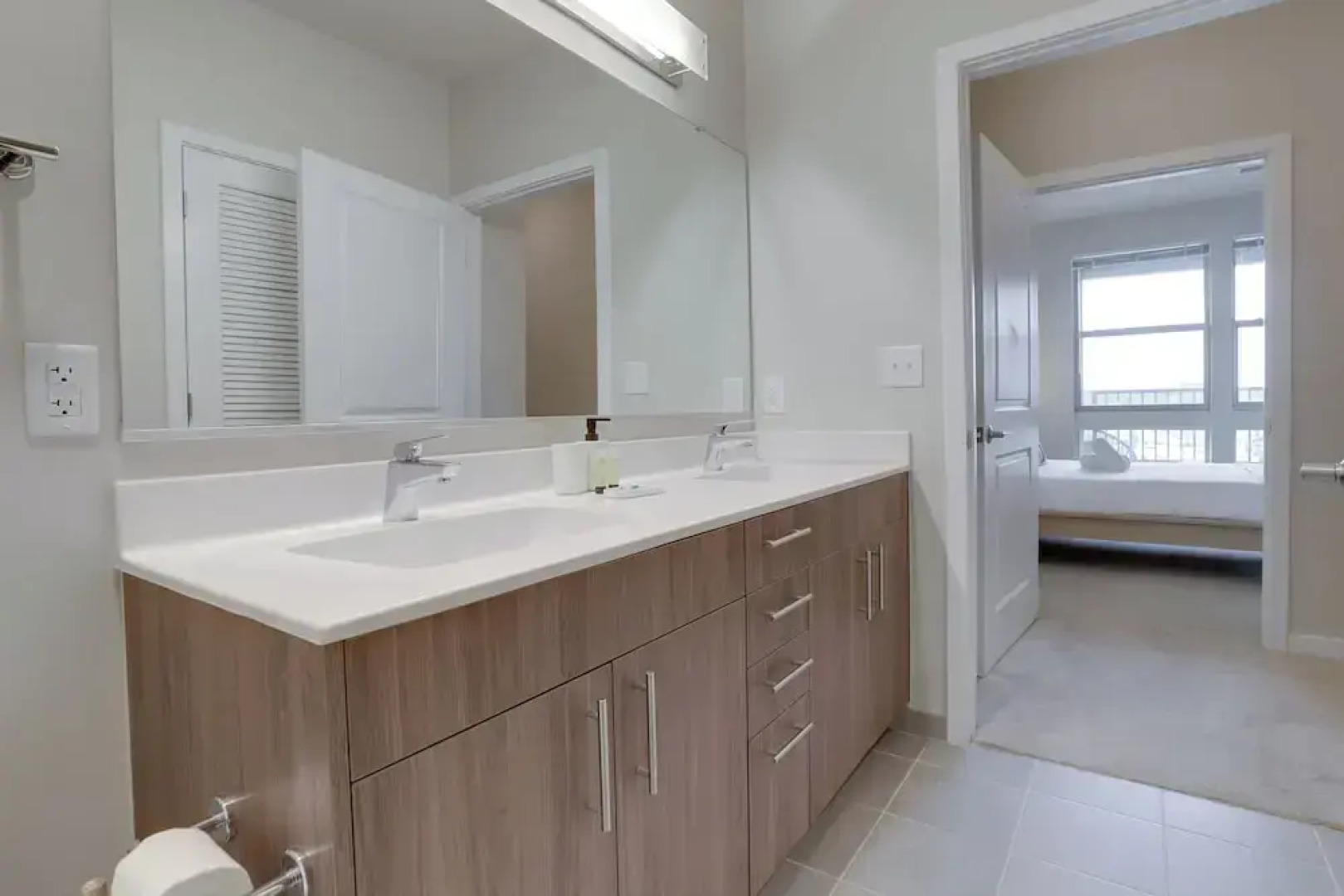 Stylish One-Bedroom Apt in Alexandria