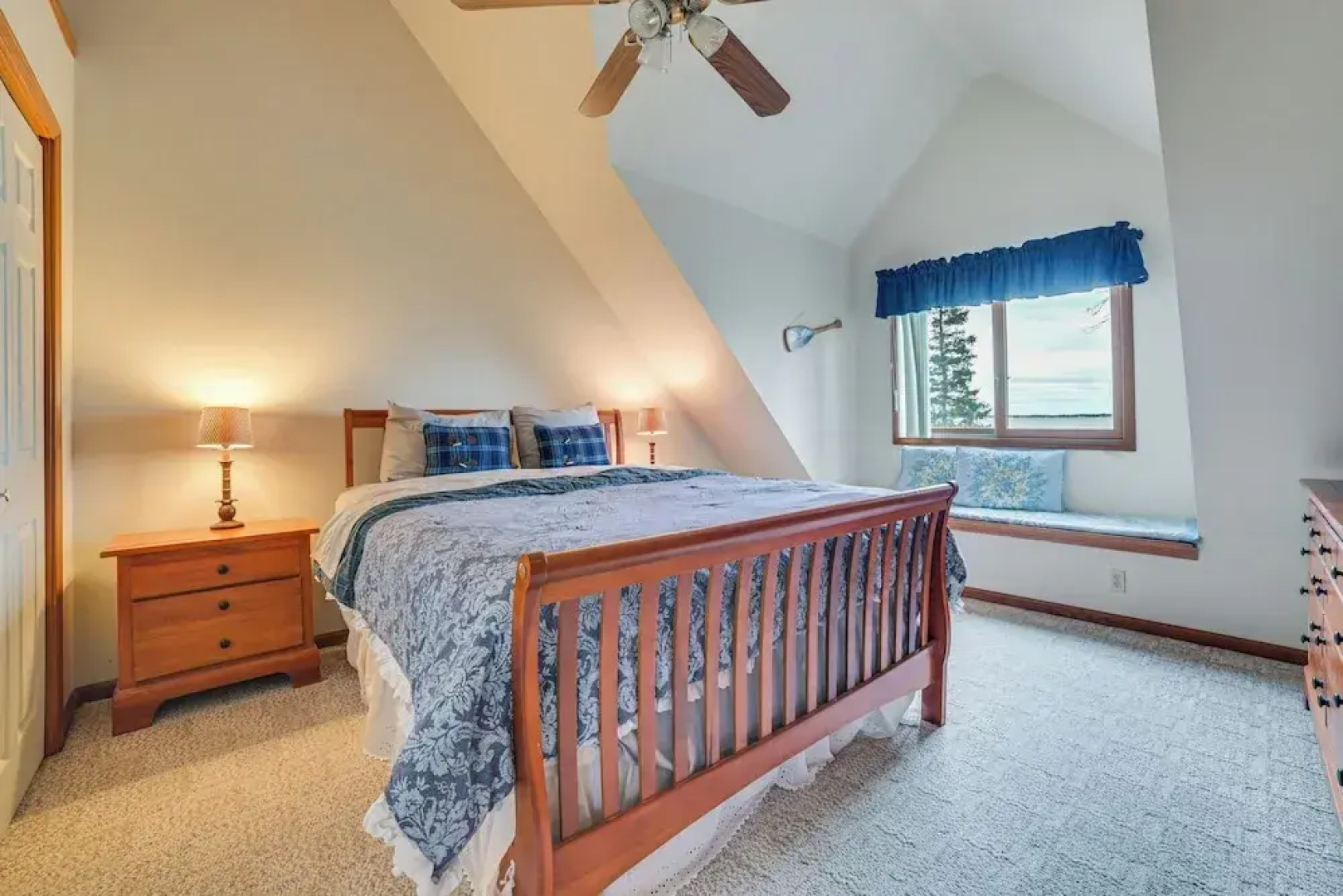 Family-friendly Houghton Lake House: Steps to Lake