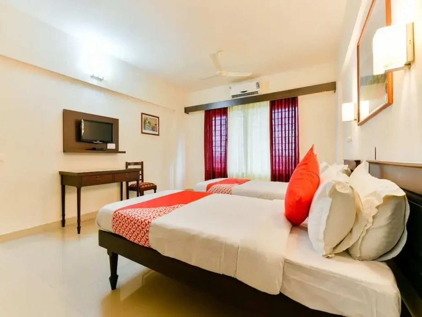 16663 Plaza Suites Hotel