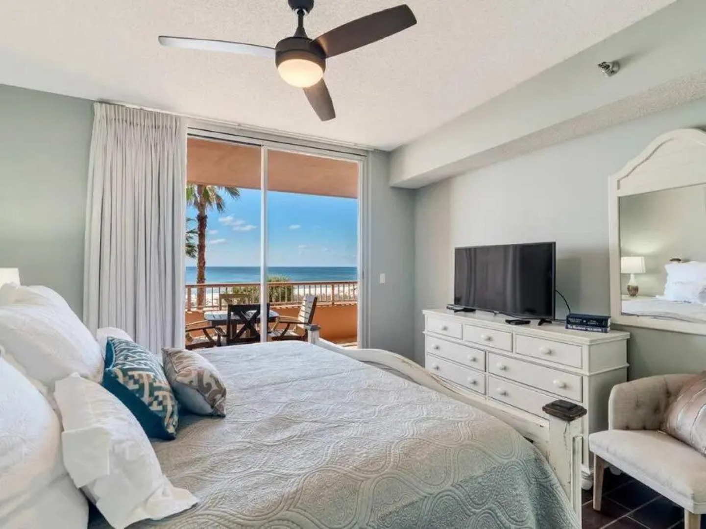 The Beach Club Doral 306 - Spacious Beachfront Condo!