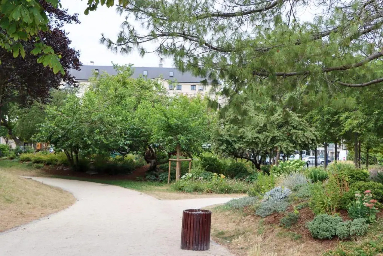 Grand studio design proche de La Défense