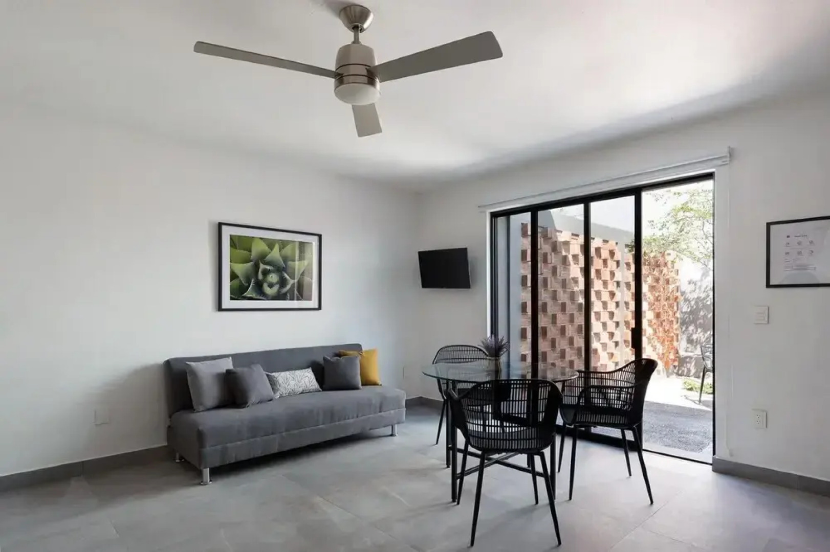 Light Filled Modern Apartment With Private Garden