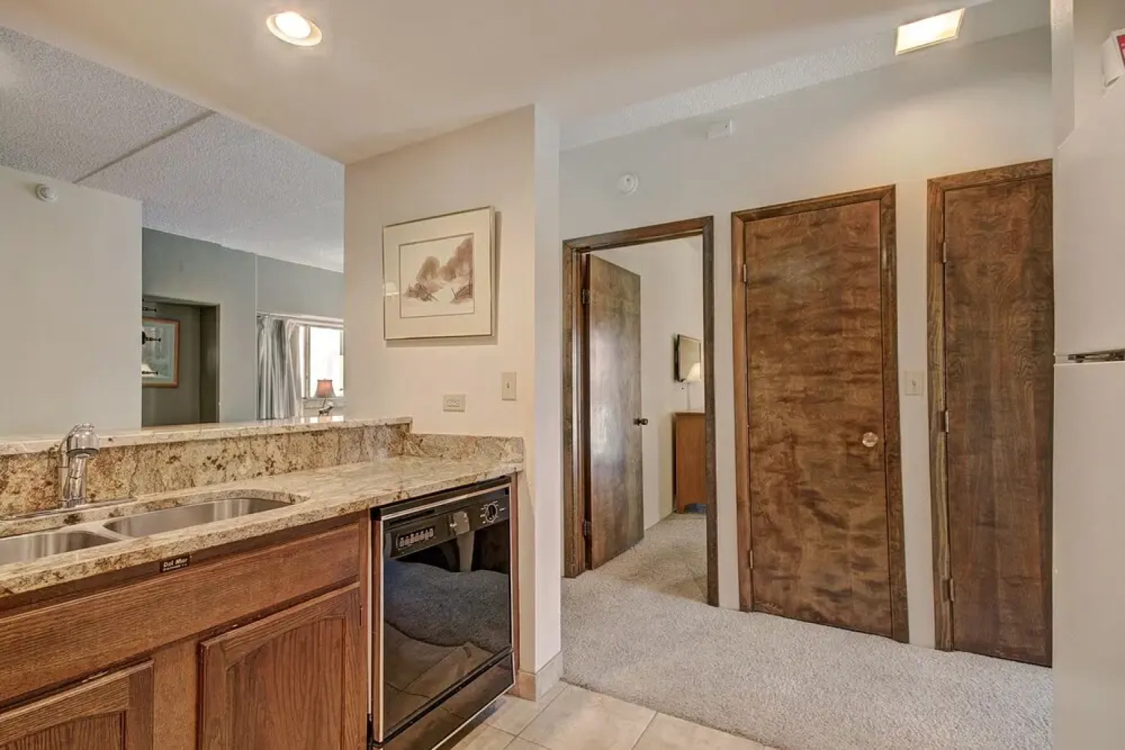 Warm 1br Slopeside Escape - Steps To Main St + Winter Fun! 1 Bedroom Condo by RedAwning