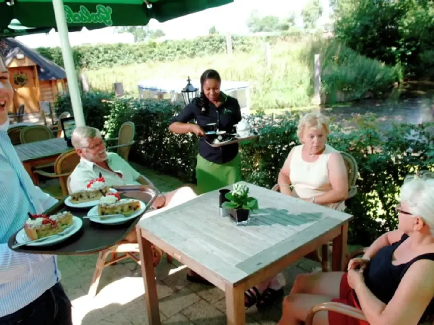 Comfy chalet with a dishwasher, directly on a pond
