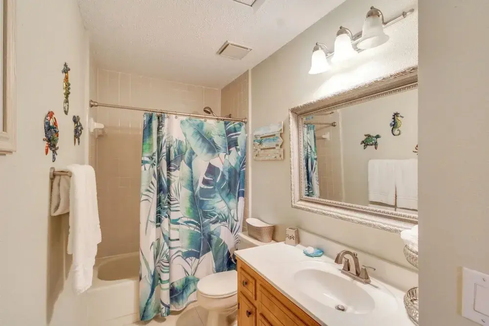 5 Mi to Pensacola Beach: Townhome w/ Yard!