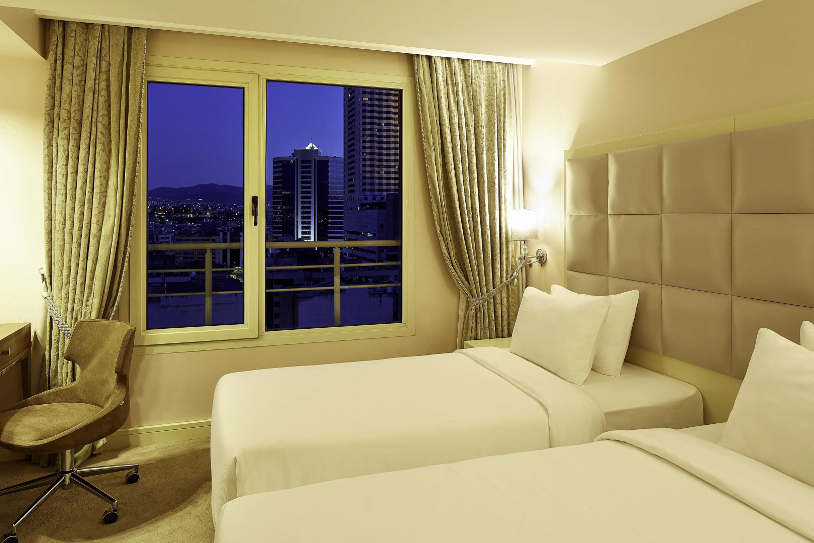 Doubletree By Hilton Hotel Izmir - Alsancak