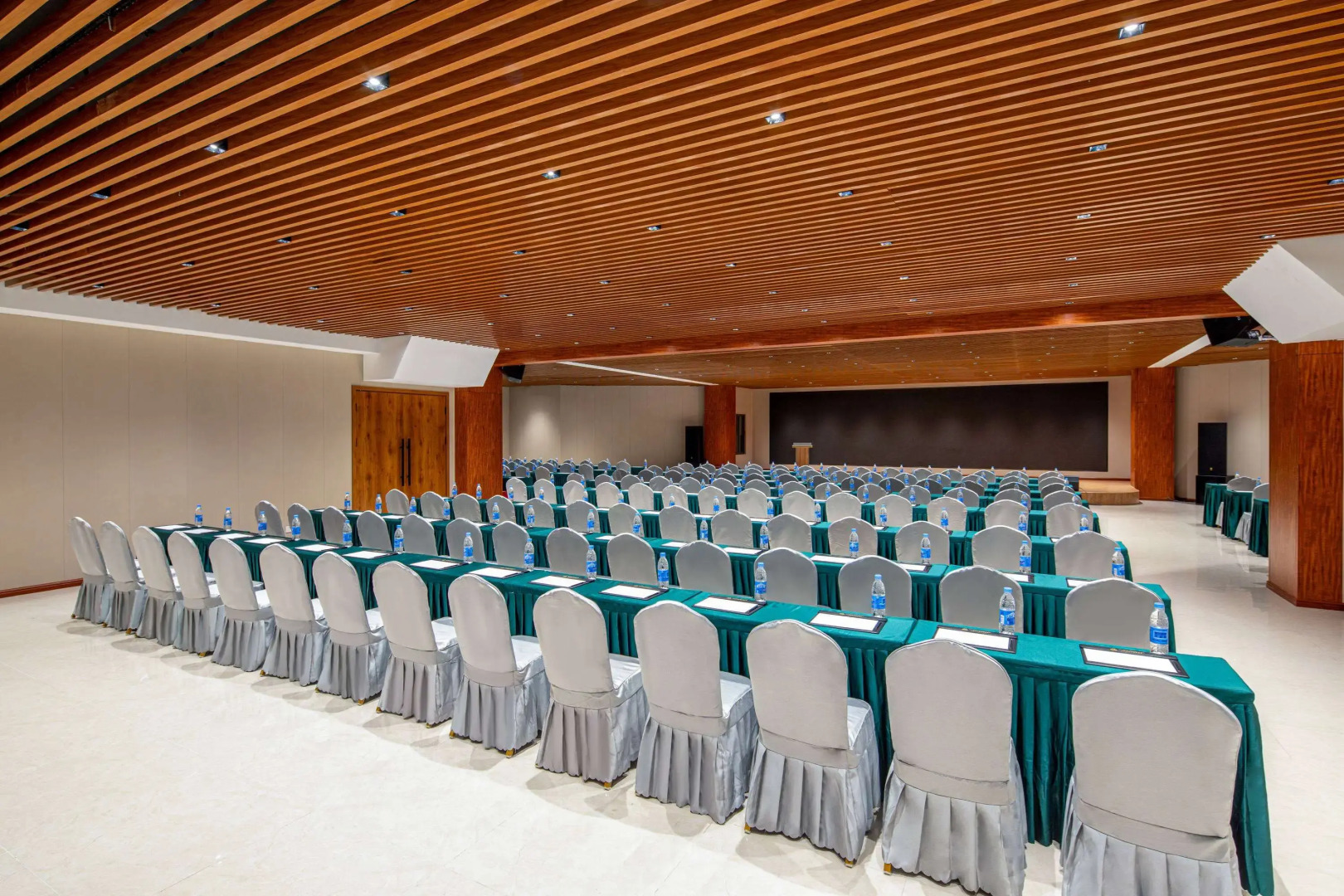 Days Hotel by Wyndham Jinghong Downtown