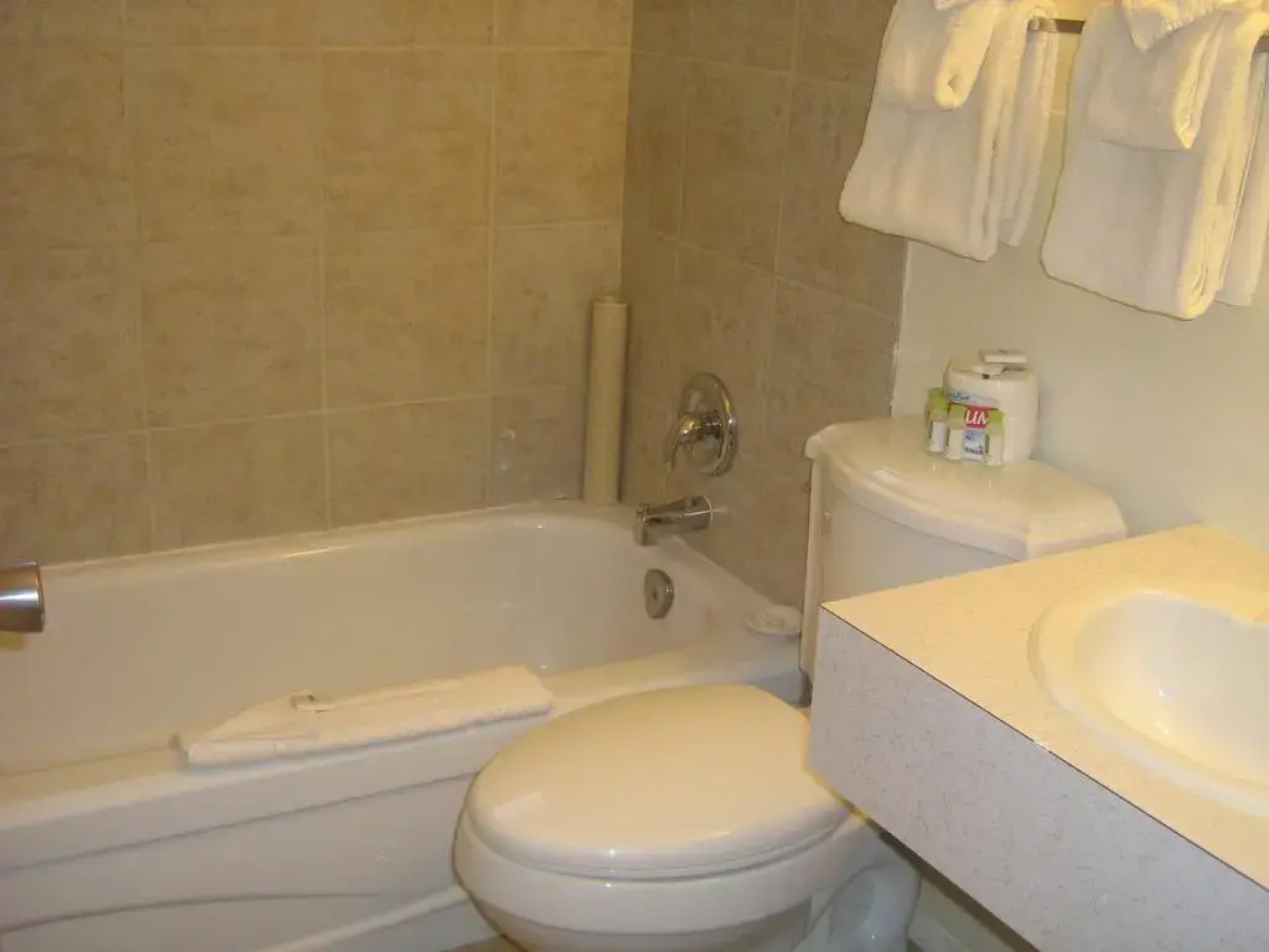 Parkway Motel & European Lodges