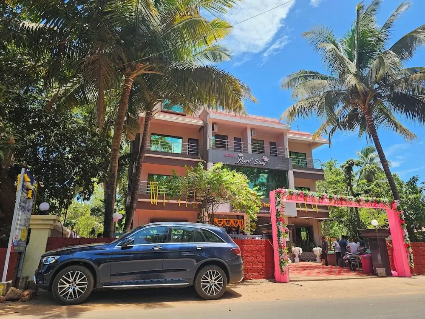 OYO 24932 Hotel Royal Stay