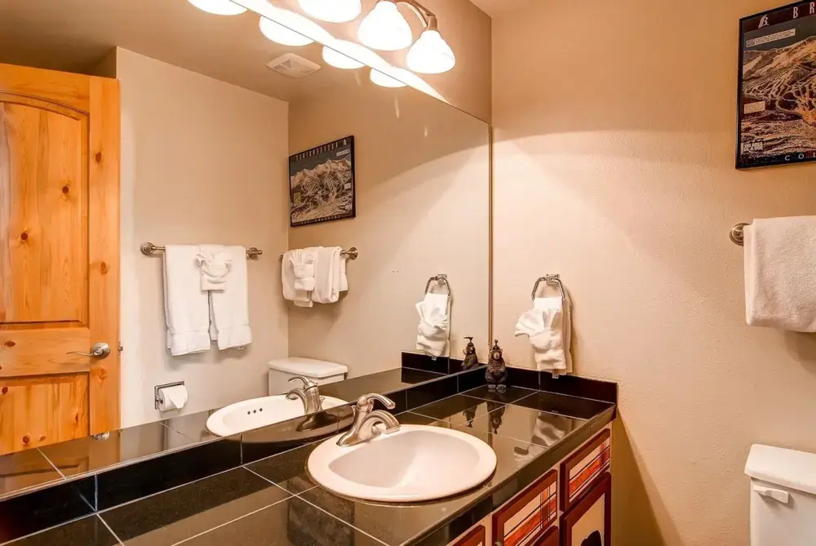 Ski Hill 32 2 Bedroom 1 Loft Condo by RedAwning