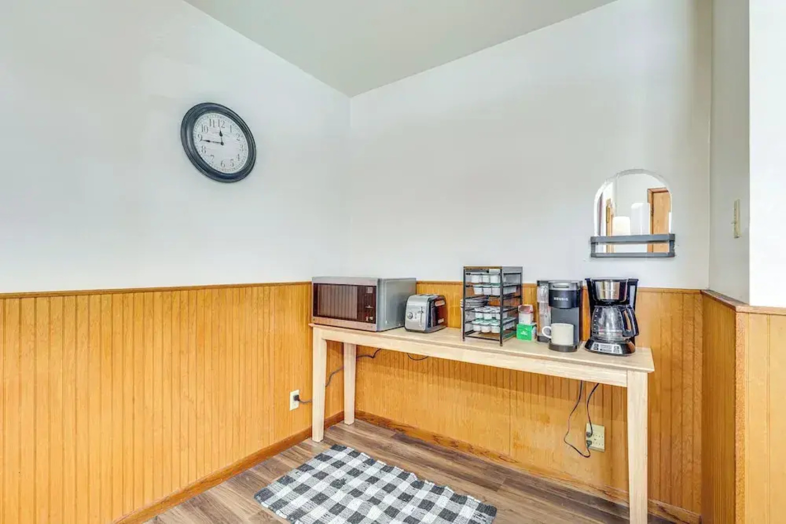 1/2 Mi to Dtwn: Pierre Family Home w/ Patio