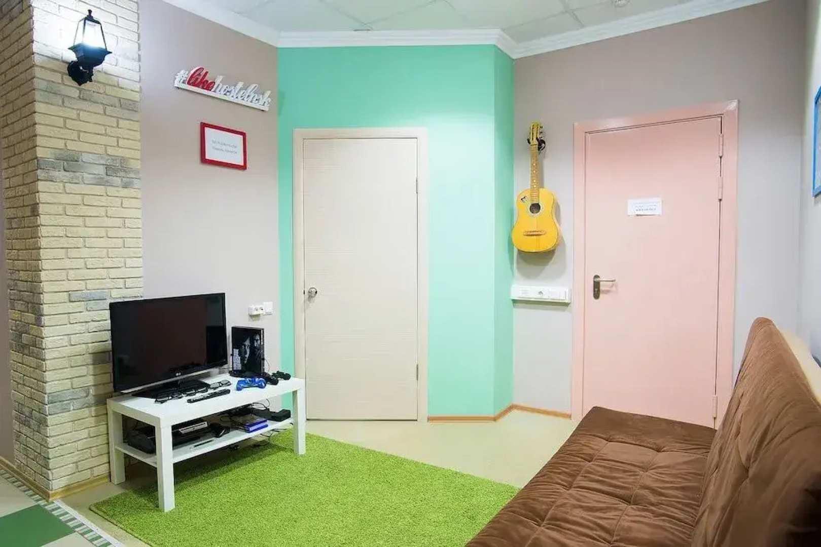 Like Hostel