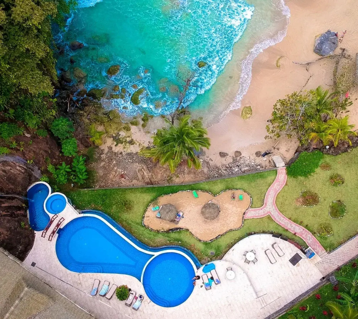 The Island Hub at Red Frog Beach Resort