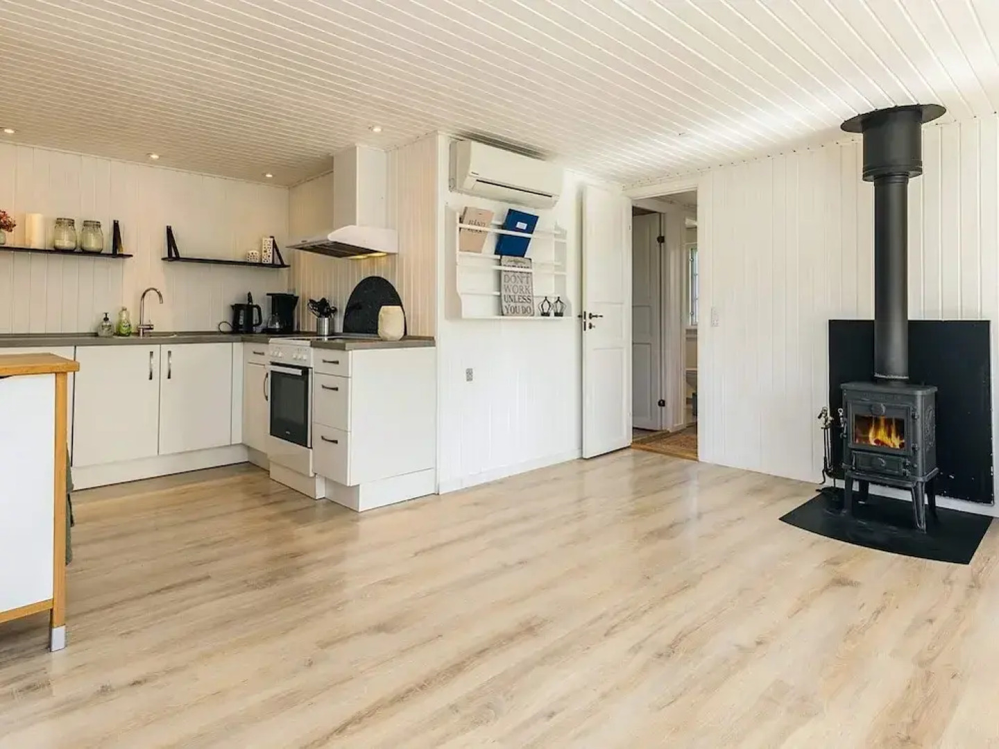 Cozy Summer House Near Ore Strand