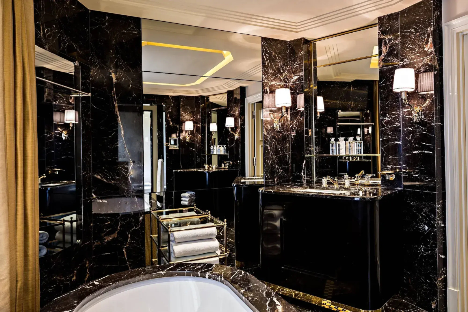 Prince de Galles, a Luxury Collection Hotel, Paris