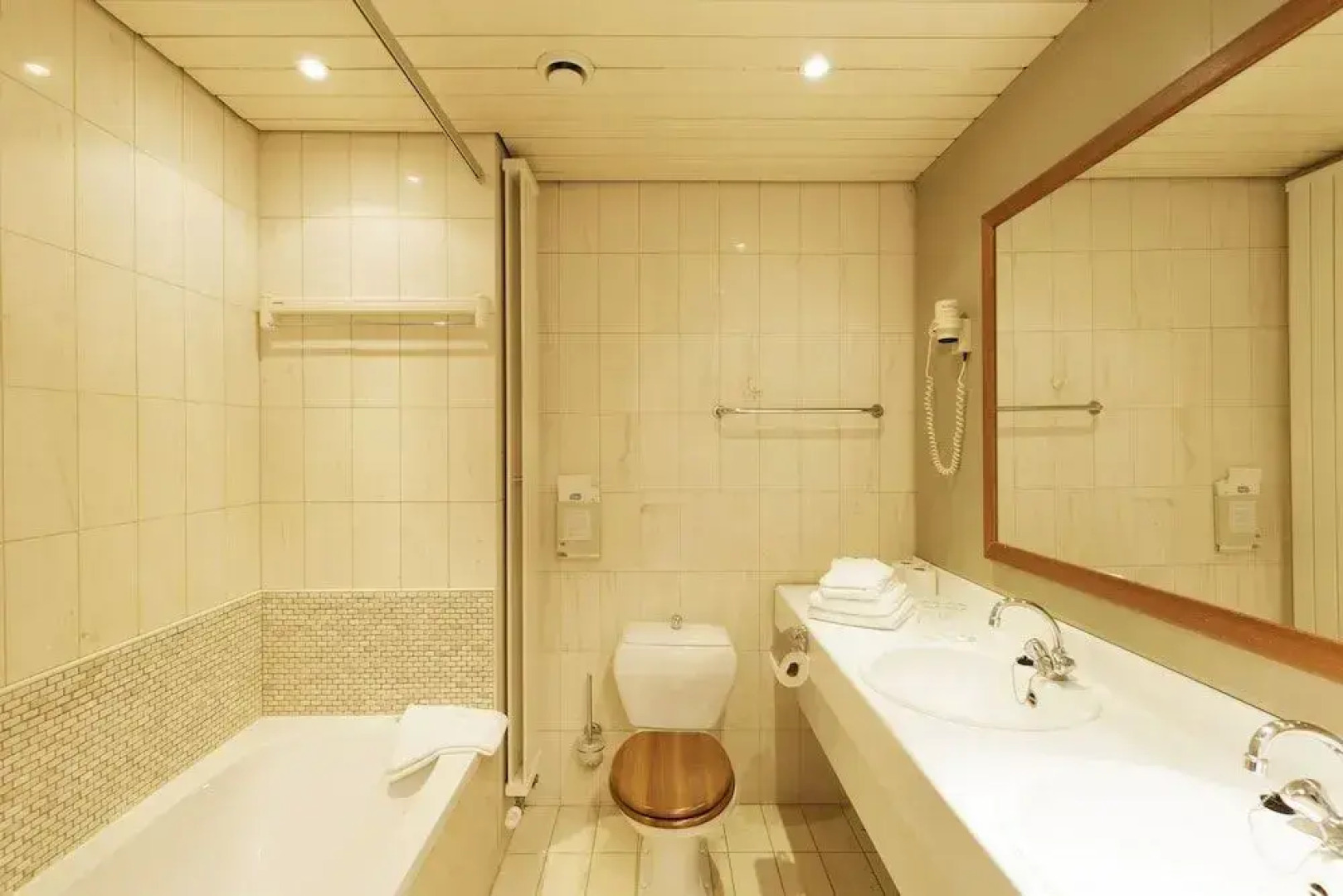 Hotel De Vossemeren by Center Parcs