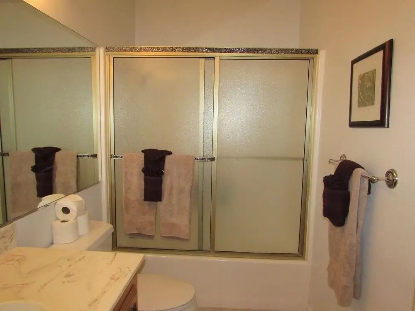 032 - Lakefront Village Escape